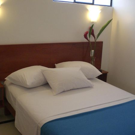 Hotel Casa Cesar Тумбес Экстерьер фото