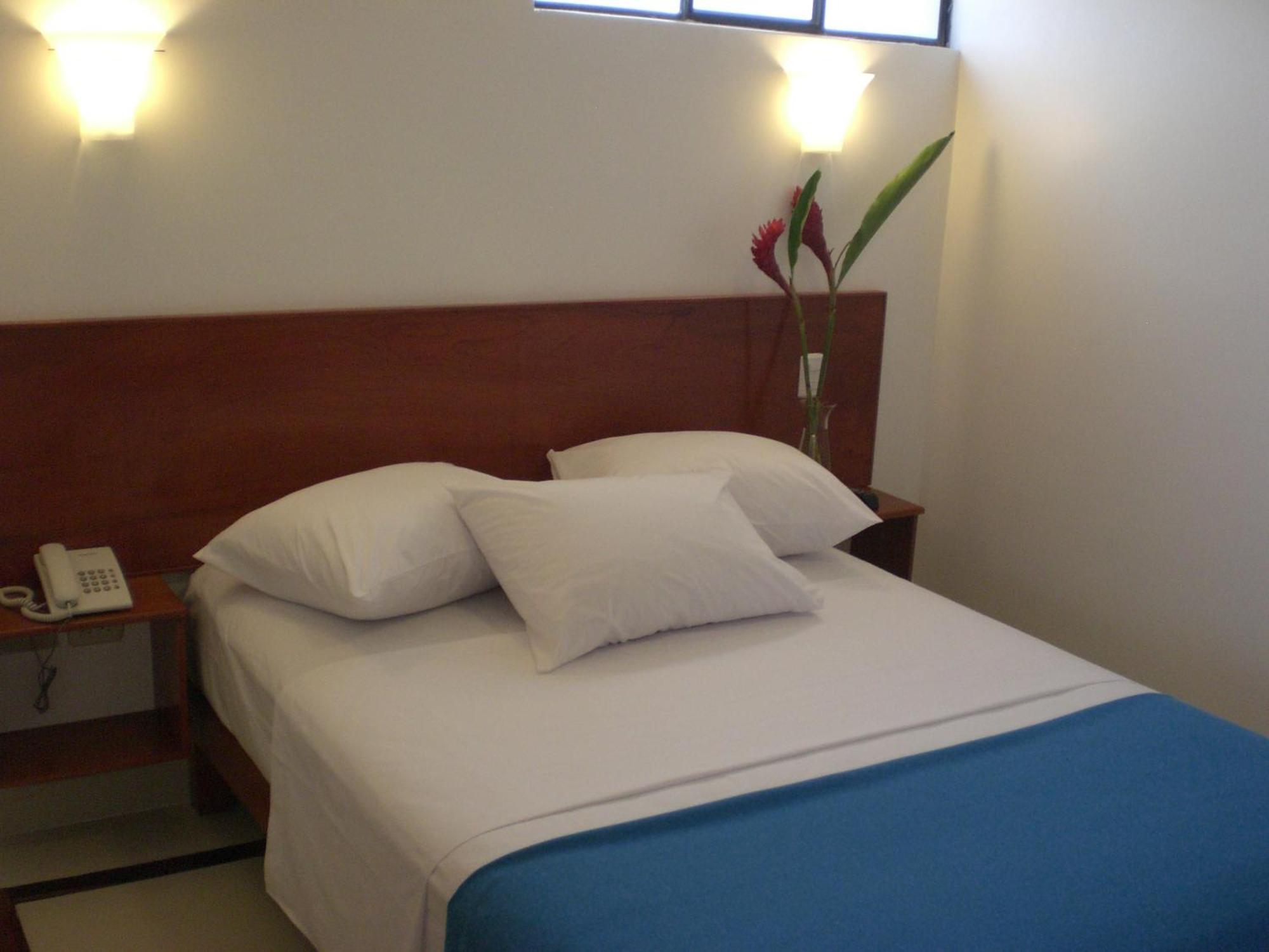 Hotel Casa Cesar Тумбес Экстерьер фото